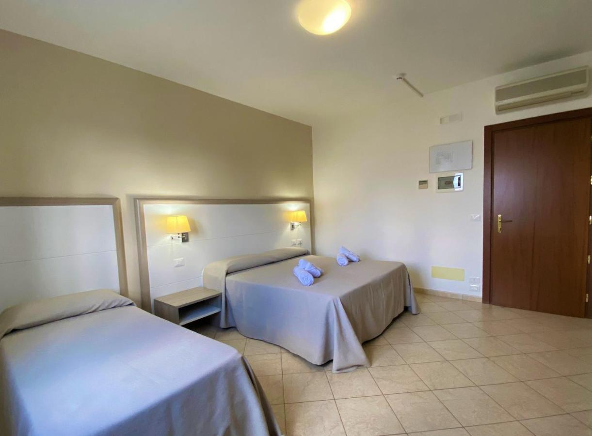 Hotel Victoria Торе Санта Сабина Екстериор снимка
