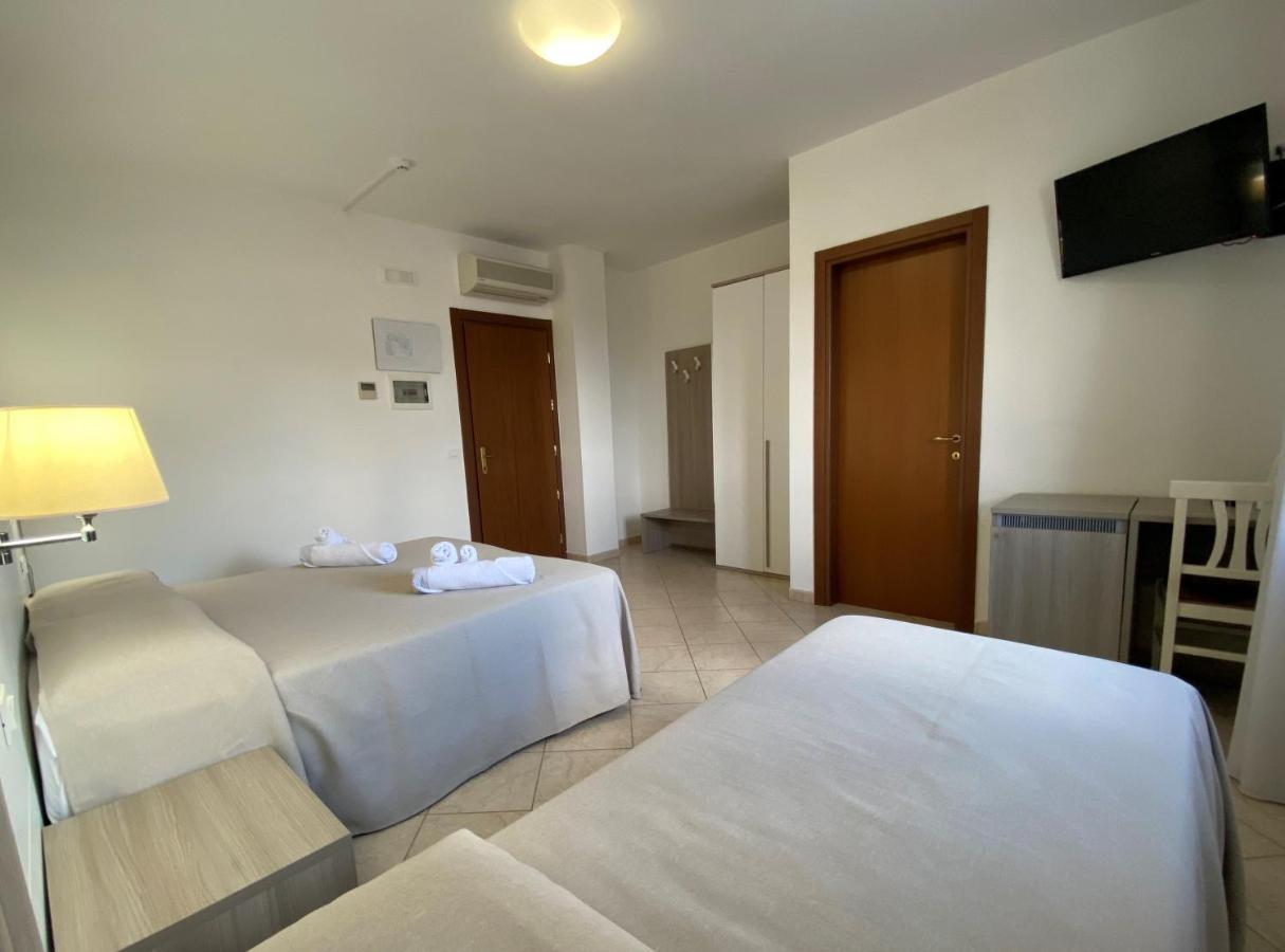 Hotel Victoria Торе Санта Сабина Екстериор снимка