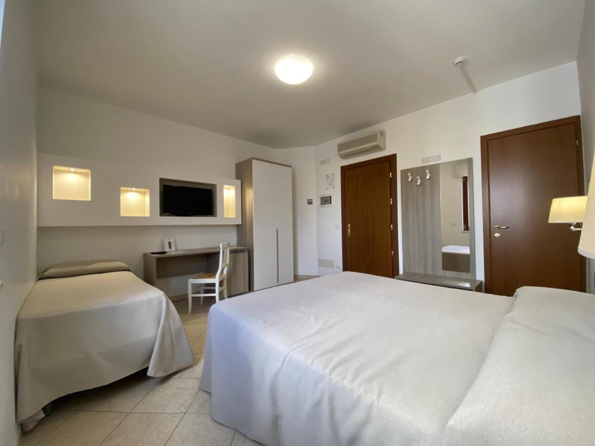 Hotel Victoria Торе Санта Сабина Екстериор снимка