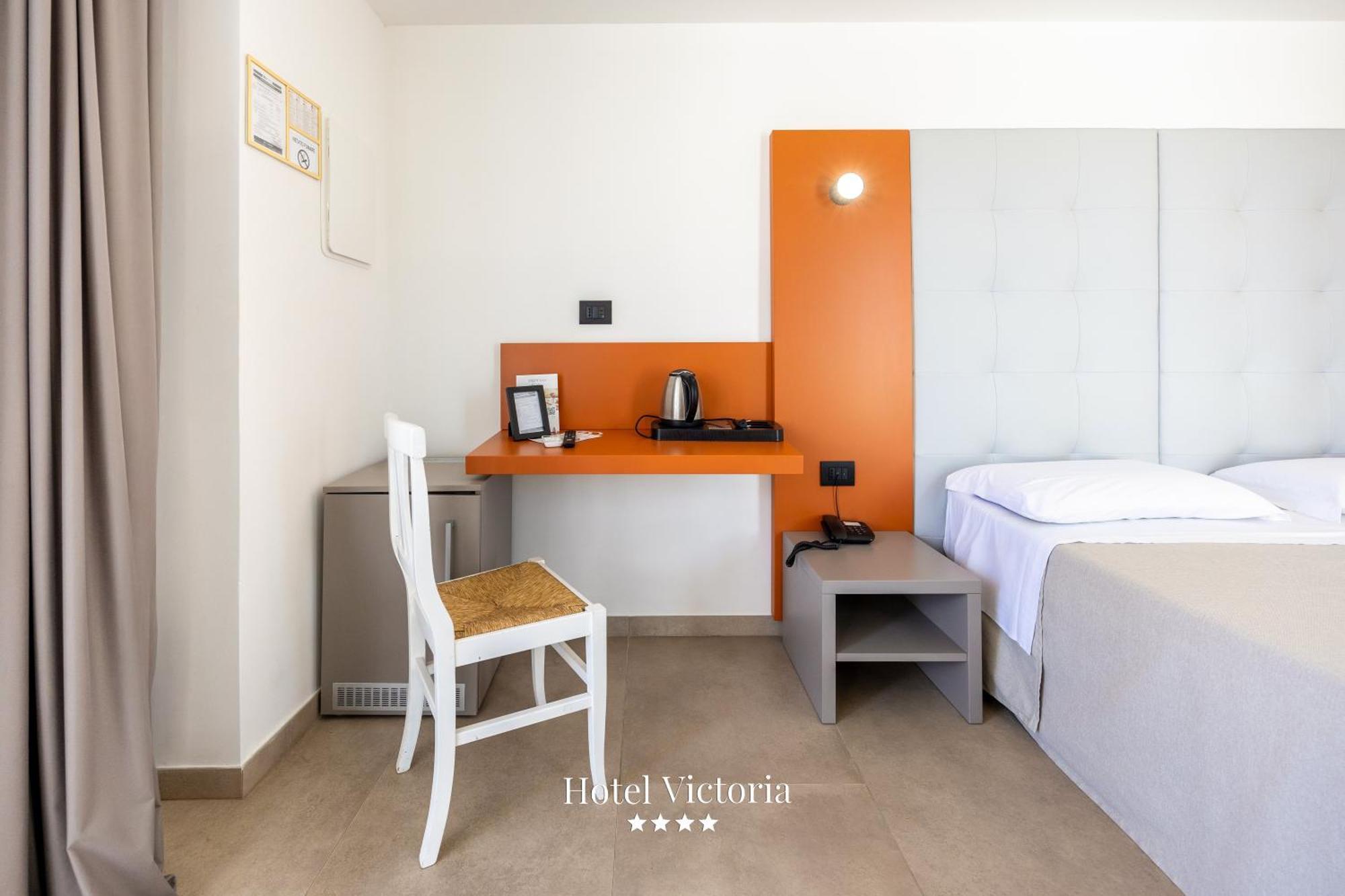 Hotel Victoria Торе Санта Сабина Екстериор снимка