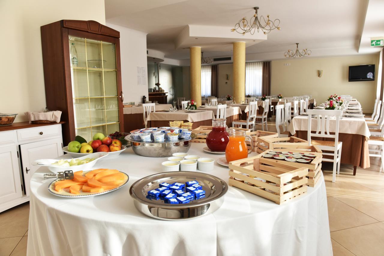 Hotel Victoria Торе Санта Сабина Екстериор снимка